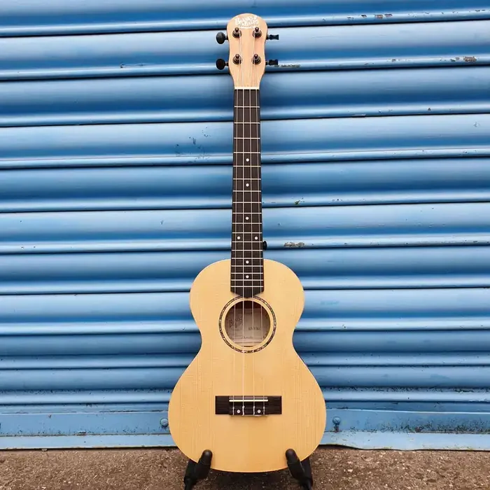 Barnes & Mullins Solid Spruce Top Concert Ukulele