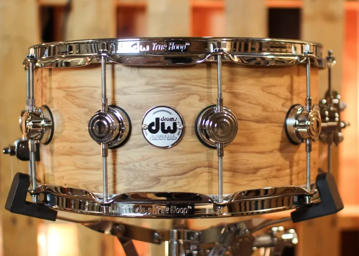 DW 6.5×14 Collector’s Maple 333 Natural Hard Satin over Olive Ash Burl Snare Drum – SO#1424758