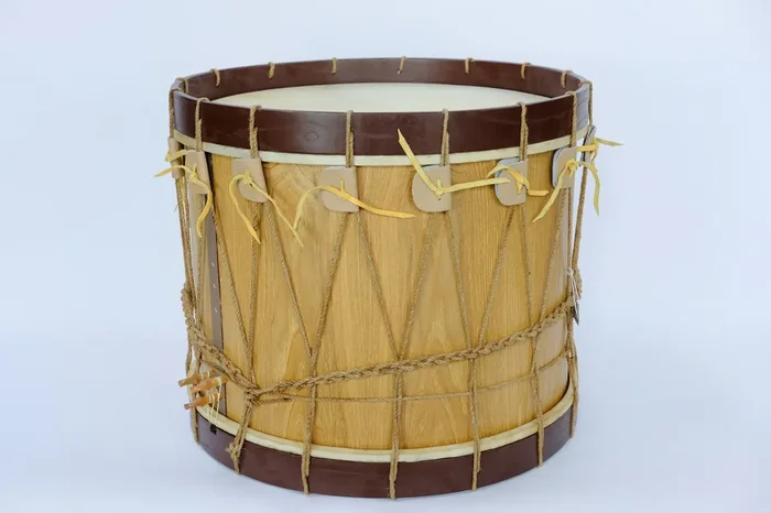 EMS 18″ Ø x 13.5″ Large Shell Renaissance Drum with drum sticks