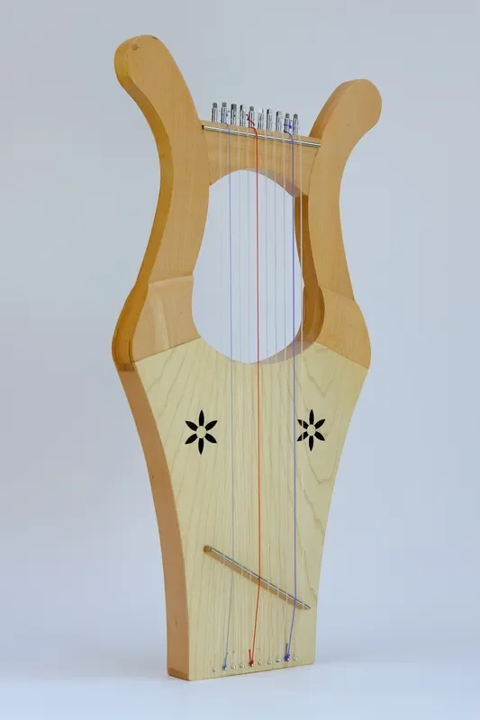 EMS Large Kinnor 10 String Lyre by The Early Music Shop