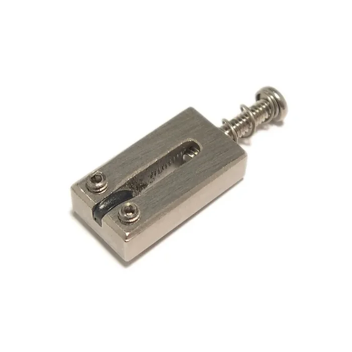 Fits vintage Fender – slightly wider