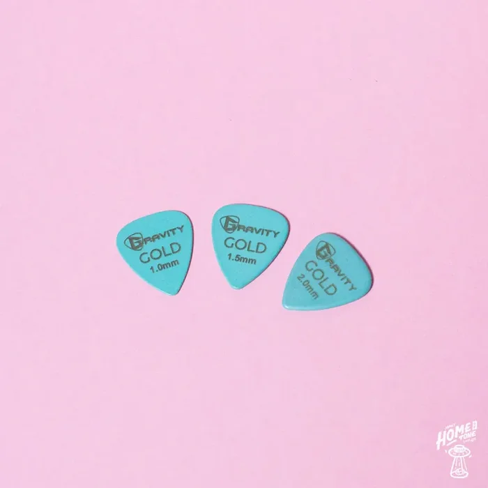 Gravity guitar picks – Gold series – Classic shape