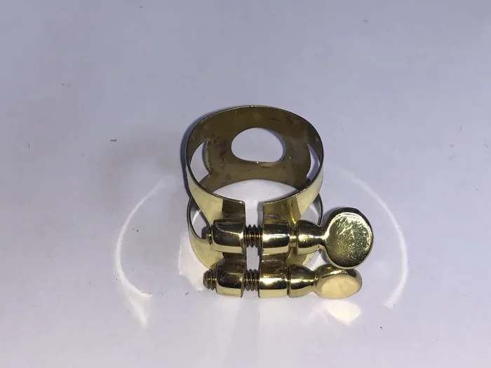 Lacquered soprano saxophone ligature