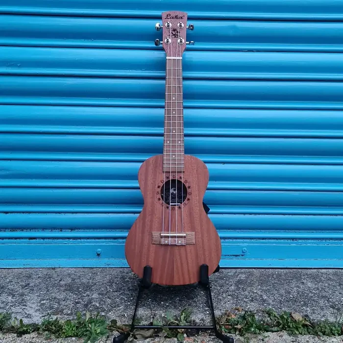 Laka VUC10 Concert Ukulele (incl. Gigbag)