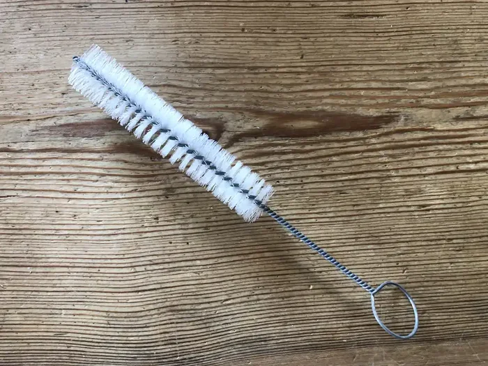 Leblanc / Conn – Selmer (L3072) Small Brass Valve Case Clean Brush