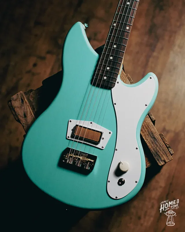 Lovalet Guitars- Nomad Junior – In stock