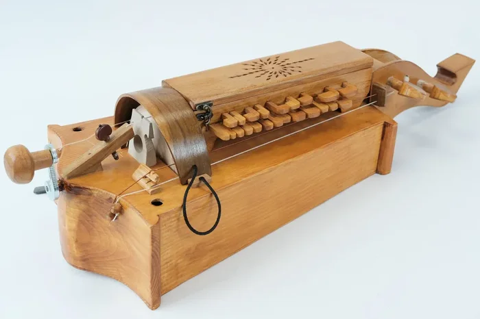 Mihály Vrábel – Renaissance Style Hurdy Gurdy