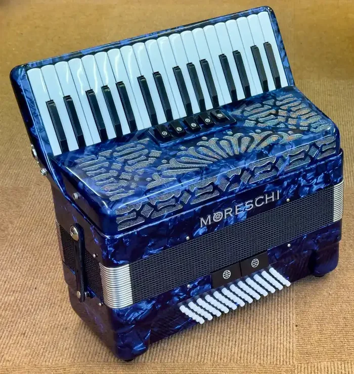 Moreschi Blue 72 bass 3 voice piano accordion second hand