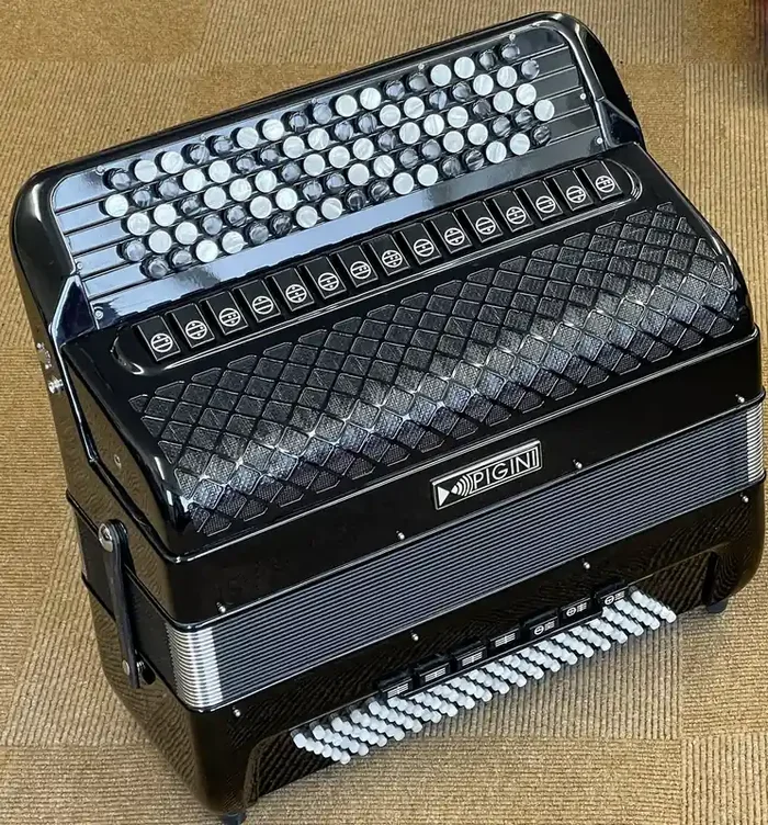 Pigini Convertor 55/b Deluxe E Accordion – Second Hand