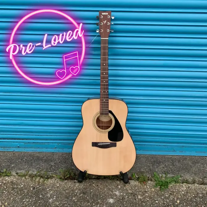 (Pre-Loved) Yamaha Acoustic Guitar with Padded Gig Bag