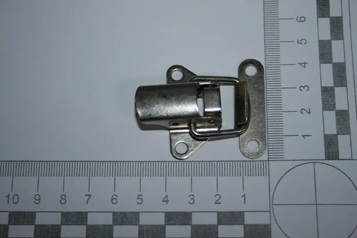 Small case up / over latch nickel (OLD STOCK)