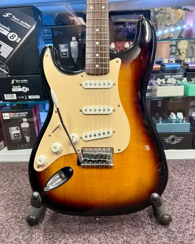 Squier Affinity Stratocaster Left-Handed – Two-Tone Sunburst ( CY100401782)