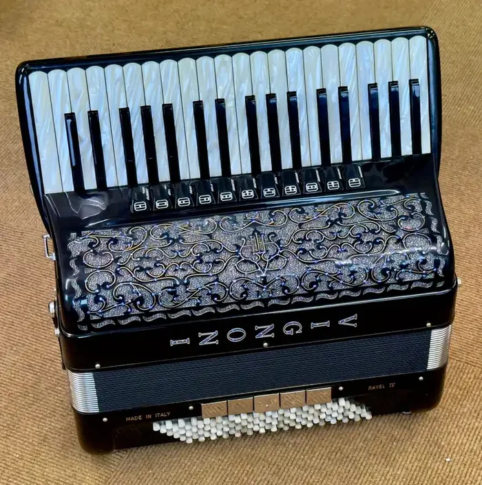 Vignoni Ravel IV 96 bass 4 voice musette – second hand