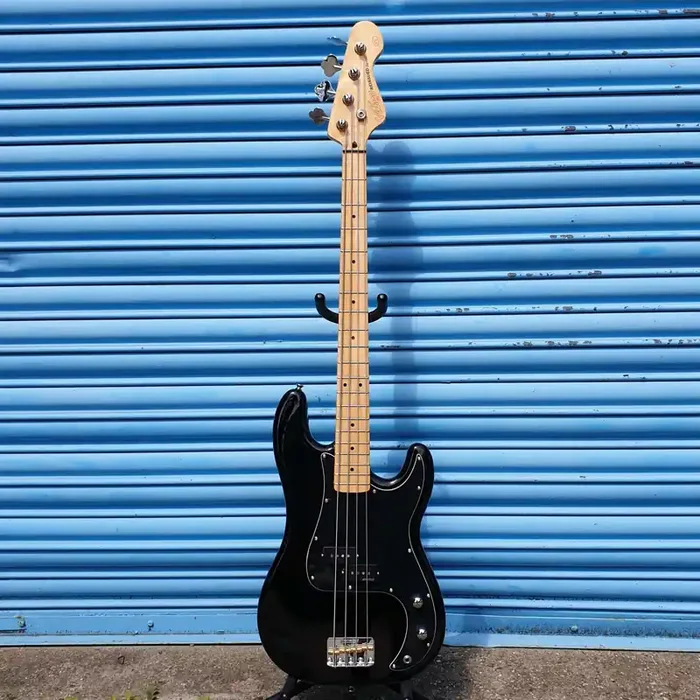 Vintage – Reissued V4 ‘Tony Butler ‘ Bass Guitar